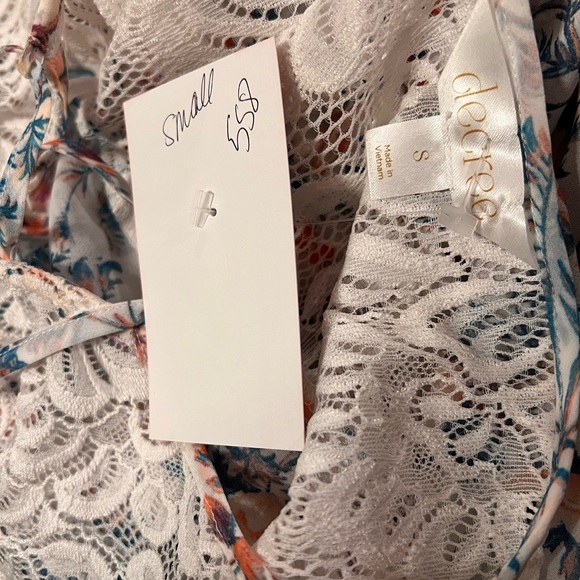 Small sheer top #558 - Picture 3 of 8